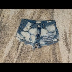 Bullhead denim co. slouchy short size 3